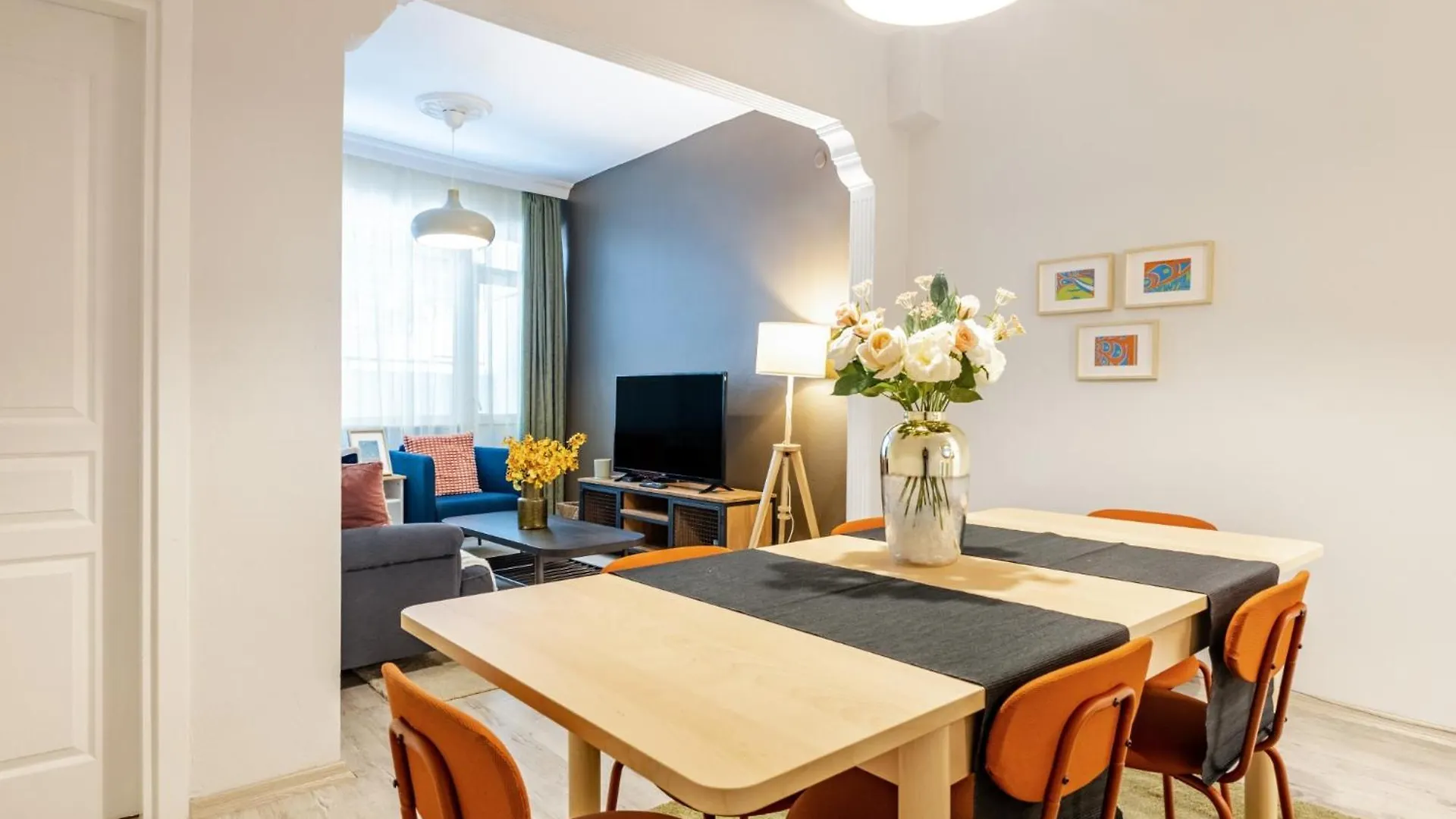 Apartment Chic And Roomy Flat Near Citys Nisantasi Mall Istanbul