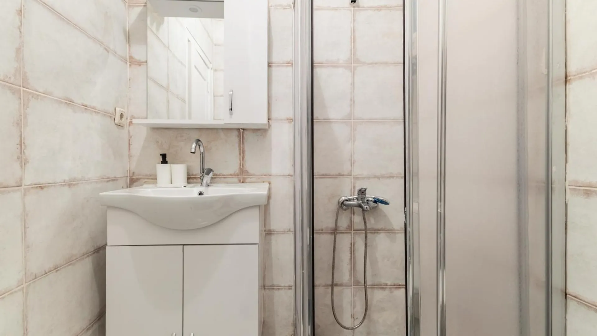 Apartment Chic And Roomy Flat Near Citys Nisantasi Mall Istanbul